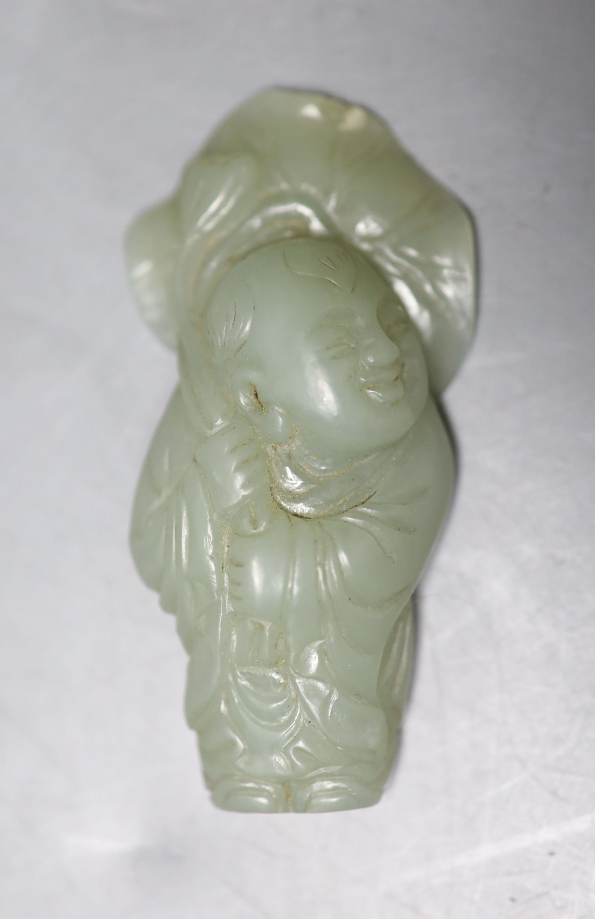 Assorted Chinese small items, including a celadon jade figure of a boy grasping a lotus leaf, 6.7cm, snuff bottle, cloisonne enamel cup